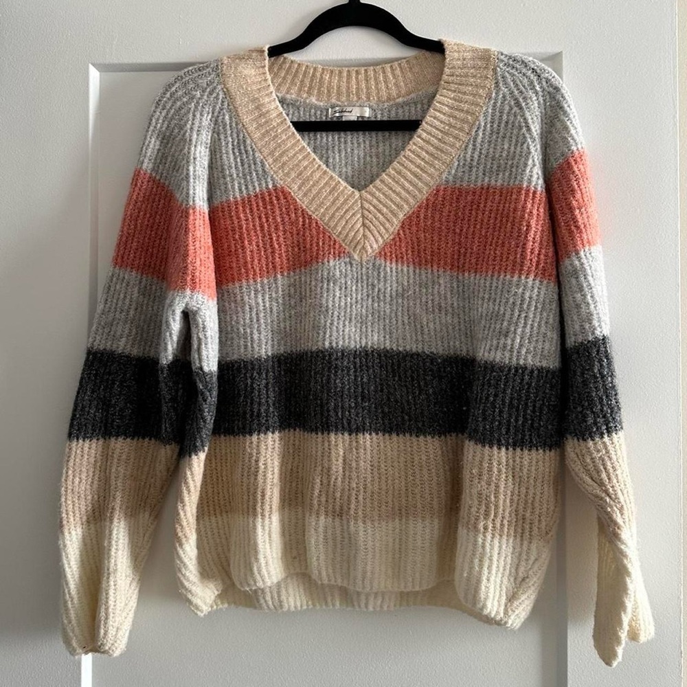 Subdued stripped v-neck wool sweater